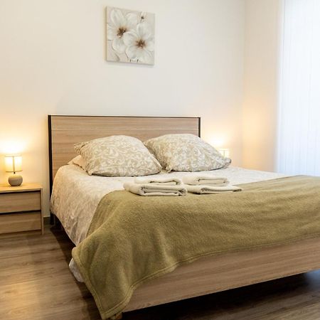 Le Pin  A L'Ombre Du Pin "1" - Ground-Floor T3 Near Disneyland And Paris, 1-6 Guests מראה חיצוני תמונה